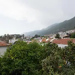 8 * Kaş