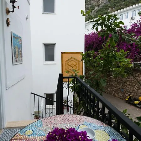 8 Hotell