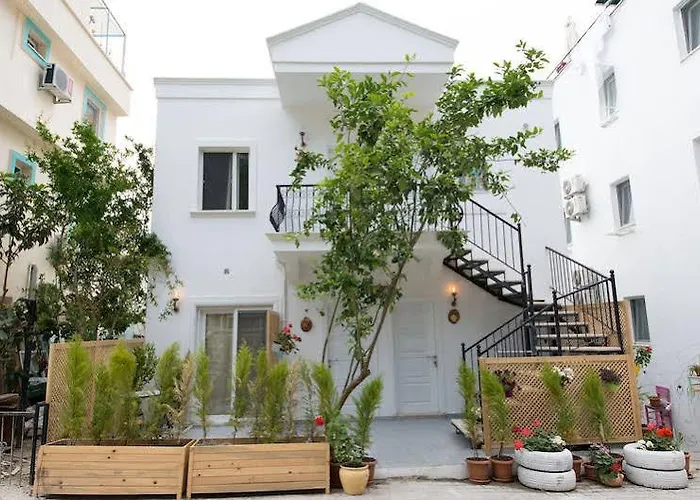 8 Ξενοδοχείο *