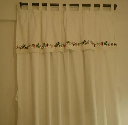 8 Ξενοδοχείο *