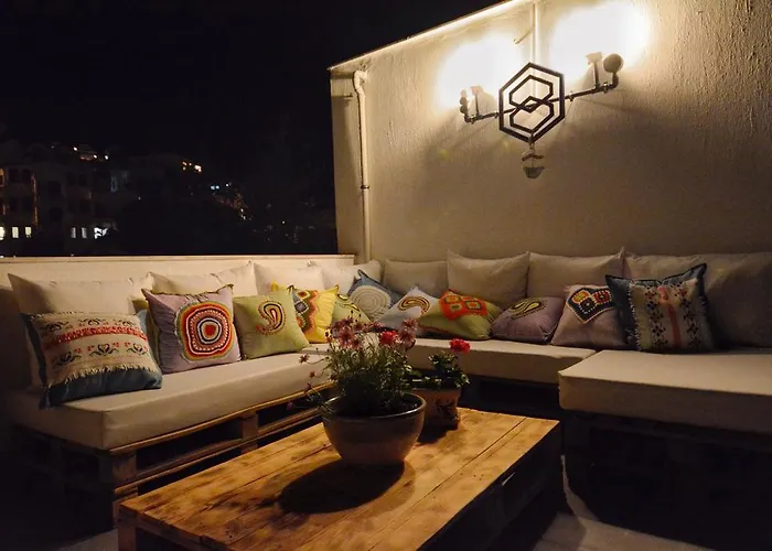 8 Ξενοδοχείο *