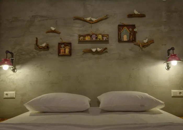 Ξενοδοχείο 8 *